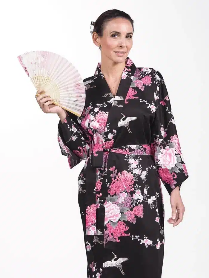 Kimono japonais court Femme Noir Grue Fleurs focus