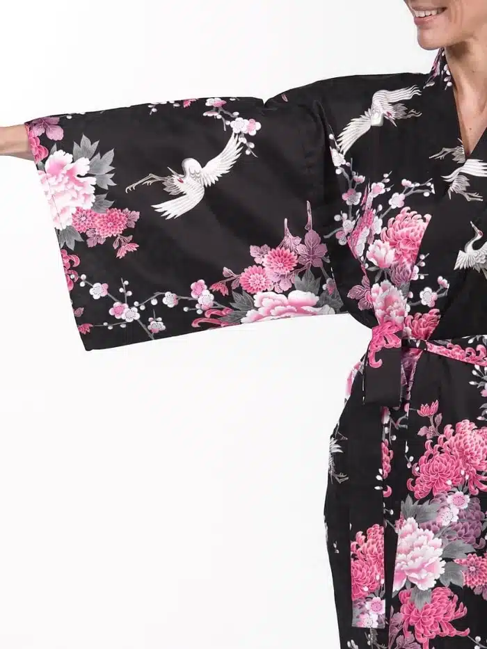 Kimono japonais court Femme Noir Grue Fleurs manche