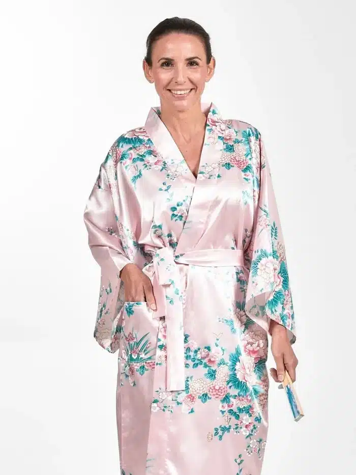 kimono japonais court femme rose focus