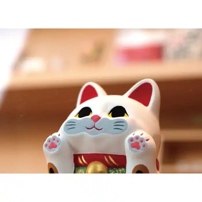 Maneki-neko blanc en céramique 11 cm – Image 2